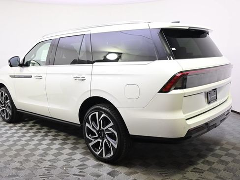 New 2026 Lincoln Navigator Black Label AWD/4WD image 3