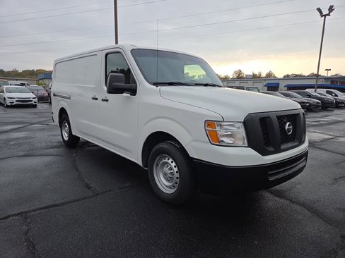 Used 2020 Nissan NV 1500 S image 7