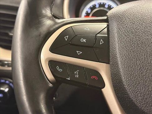 Used 2015 Jeep Cherokee Latitude w/ Comfort/Convenience Group AWD/4WD image 12