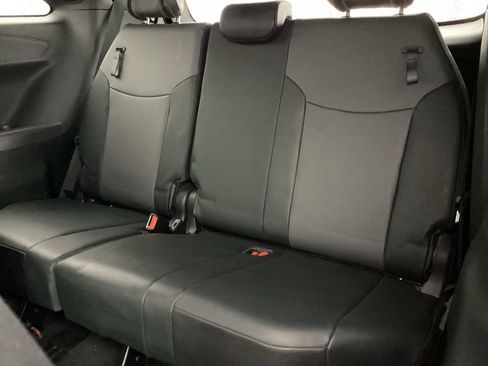 Used 2021 Toyota Sienna XSE w/ XSE Plus Package image 17