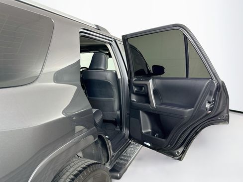 Used 2020 Toyota 4Runner SR5 Premium w/ Moonroof Package AWD/4WD image 30