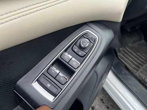 Used 2022 Subaru Ascent Touring AWD/4WD image 11