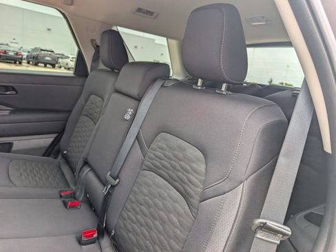 Used 2025 Nissan Pathfinder SV FWD image 27