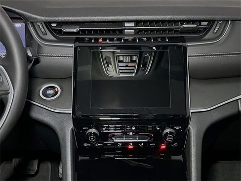 New 2025 Jeep Grand Cherokee L Altitude image 9