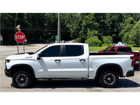 Used 2022 Chevrolet Silverado 1500 ZR2 w/ Technology Package image 3