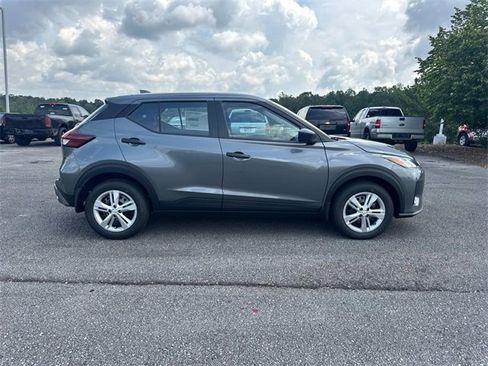 New 2025 Nissan Kicks Play S image 3