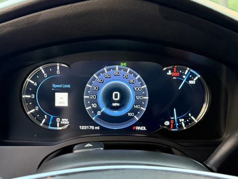 Used 2018 Cadillac Escalade Luxury RWD image 23