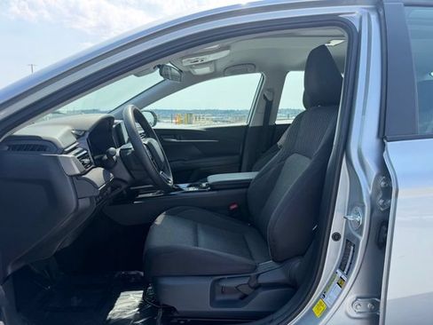 Used 2025 Toyota Camry LE FWD image 9