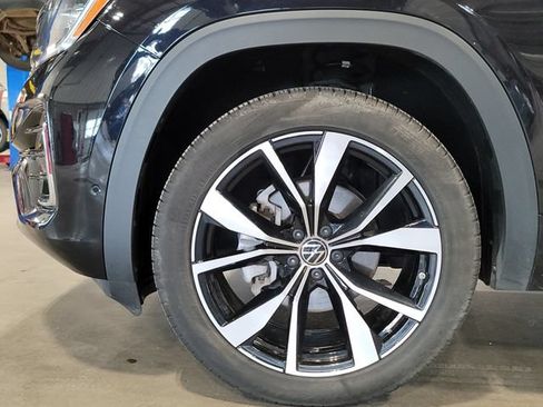 Used 2025 Volkswagen Atlas Cross Sport SEL Premium R-Line AWD/4WD image 16