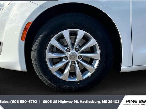 Used 2019 Chrysler Pacifica Touring Plus image 7