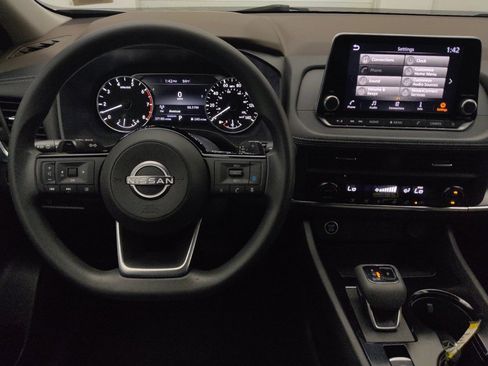 Used 2023 Nissan Rogue SV FWD image 22