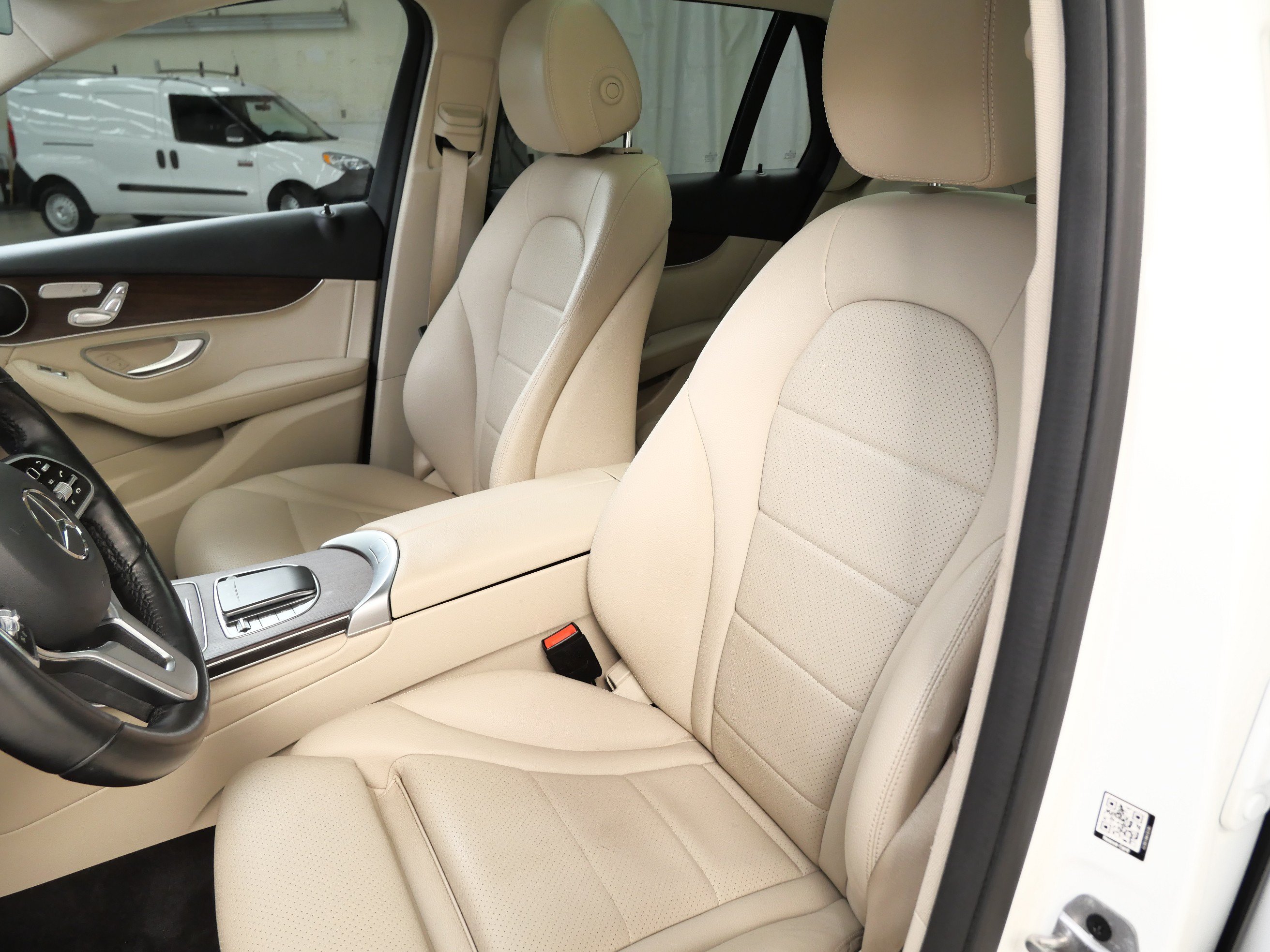 Used 2022 Mercedes-Benz GLC 300 4MATIC image 3