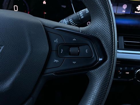 Used 2025 Chevrolet Trax LT image 33