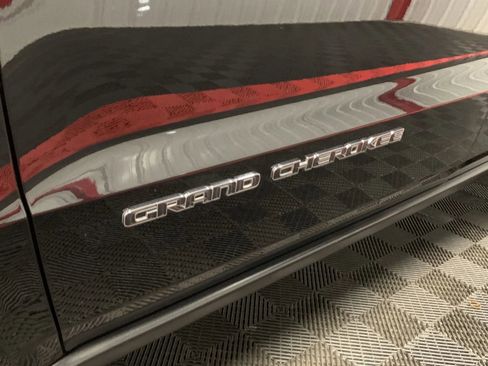 Used 2017 Jeep Grand Cherokee Laredo w/ Quick Order Package 23E image 12