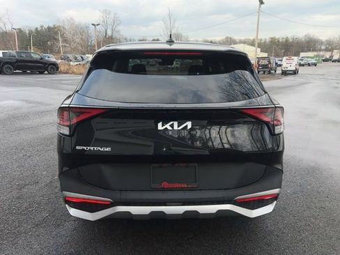 Used 2023 Kia Sportage LX image 4