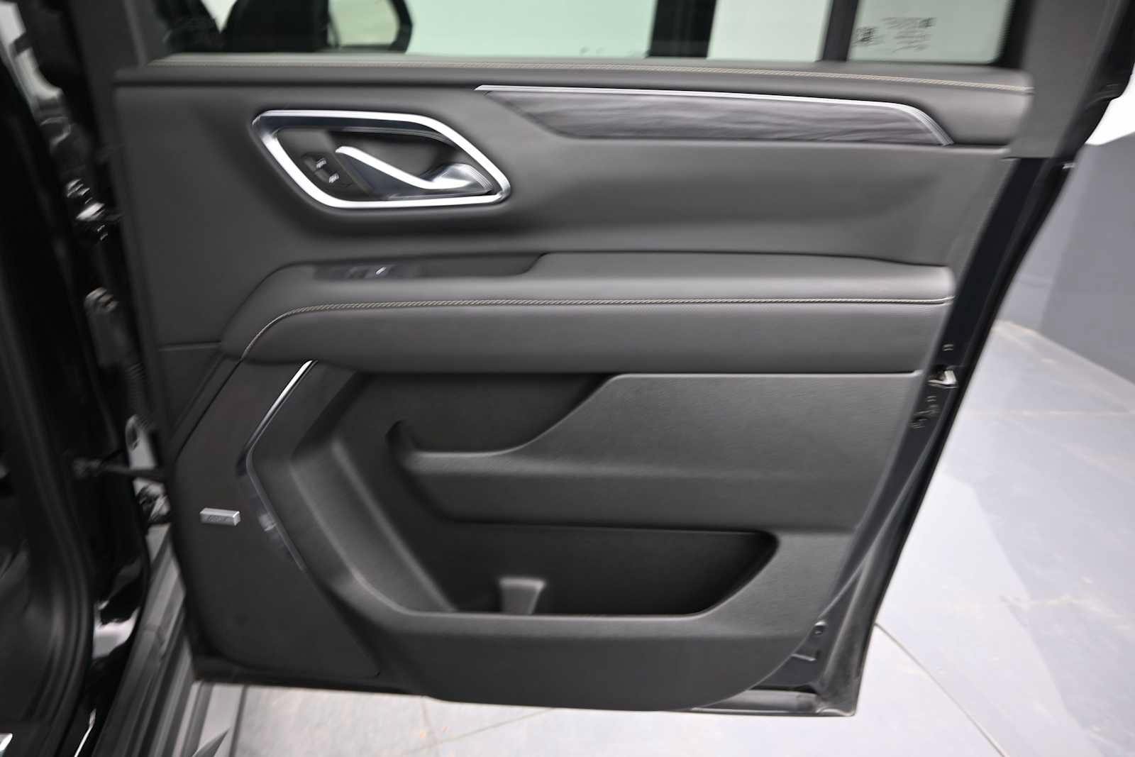 Used 2024 GMC Yukon XL SLT w/ SLT Luxury Package AWD/4WD image 24