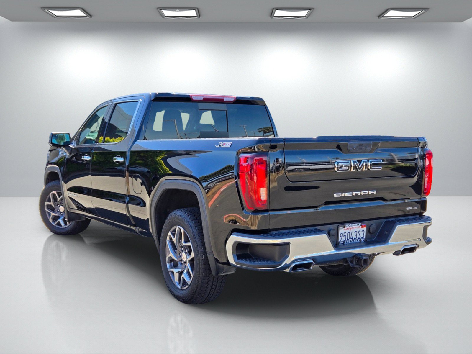Used 2023 GMC Sierra 1500 SLT w/ SLT Premium Package AWD/4WD image 6