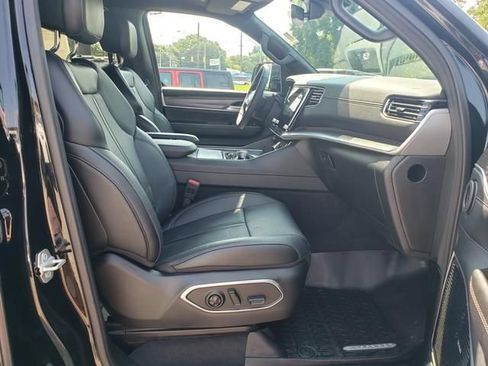 Used 2024 Jeep Wagoneer L Series III w/ Premium Group I AWD/4WD image 20