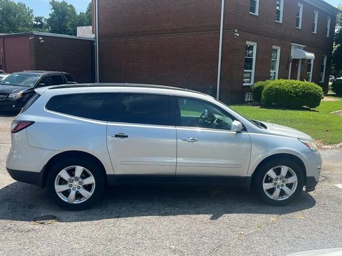 Used 2017 Chevrolet Traverse LT w/ Style and Technology Package AWD/4WD image 4