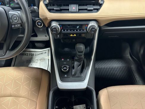 Used 2025 Toyota RAV4 XLE image 39