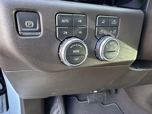 New 2026 GMC Sierra 1500 SLT image 26