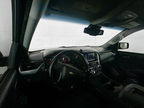 Used 2018 Chevrolet Suburban LT image 18