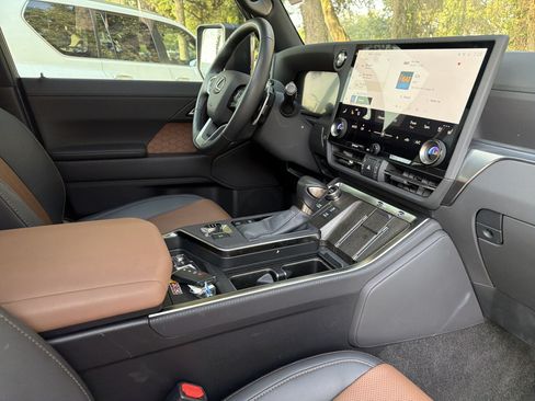 Used 2025 Lexus GX 550 AWD/4WD image 43