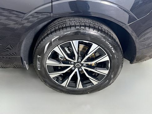 Used 2025 Volvo XC60 B5 Plus image 37