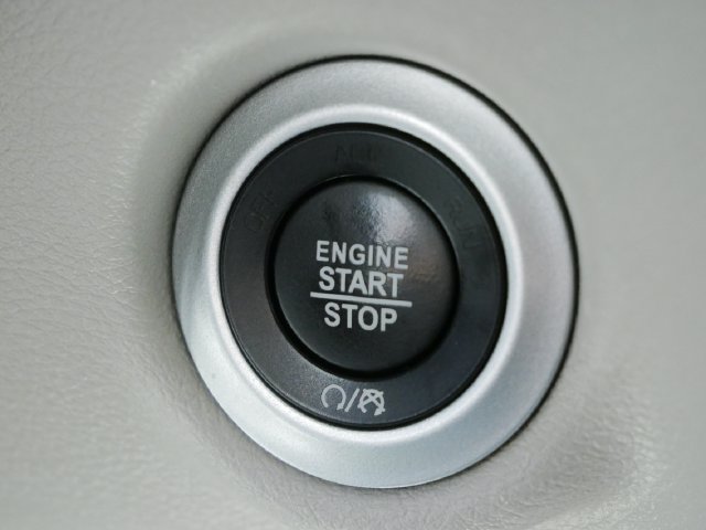 Used 2024 Chrysler Pacifica Touring-L FWD image 26
