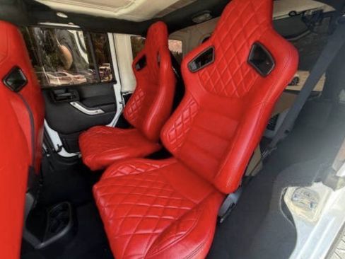 Used 2015 Jeep Wrangler Unlimited Rubicon w/ Dual Top Group AWD/4WD image 13
