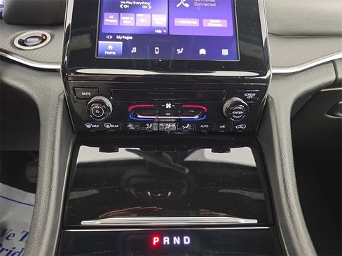 Used 2025 Jeep Grand Cherokee L Laredo image 29