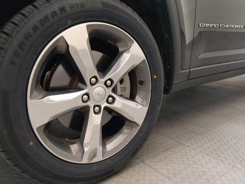 Used 2022 Jeep Grand Cherokee L Limited RWD image 31