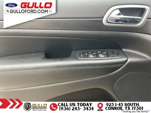 Used 2018 Jeep Grand Cherokee Altitude RWD image 18