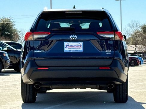 Used 2021 Toyota RAV4 XLE image 7