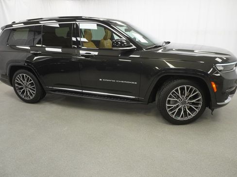 Used 2024 Jeep Grand Cherokee L Summit AWD/4WD image 17