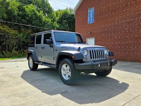 Used 2018 Jeep Wrangler Unlimited Sport S AWD/4WD image 3