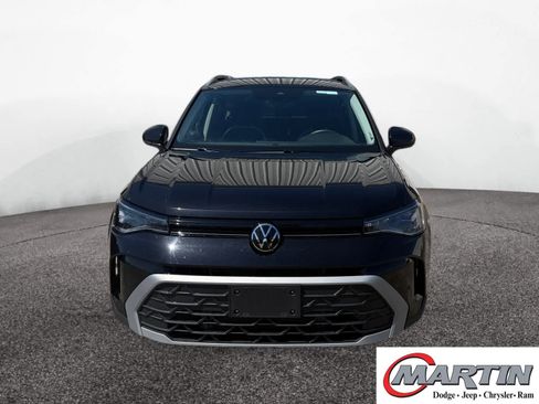 Used 2025 Volkswagen Taos SE FWD image 2