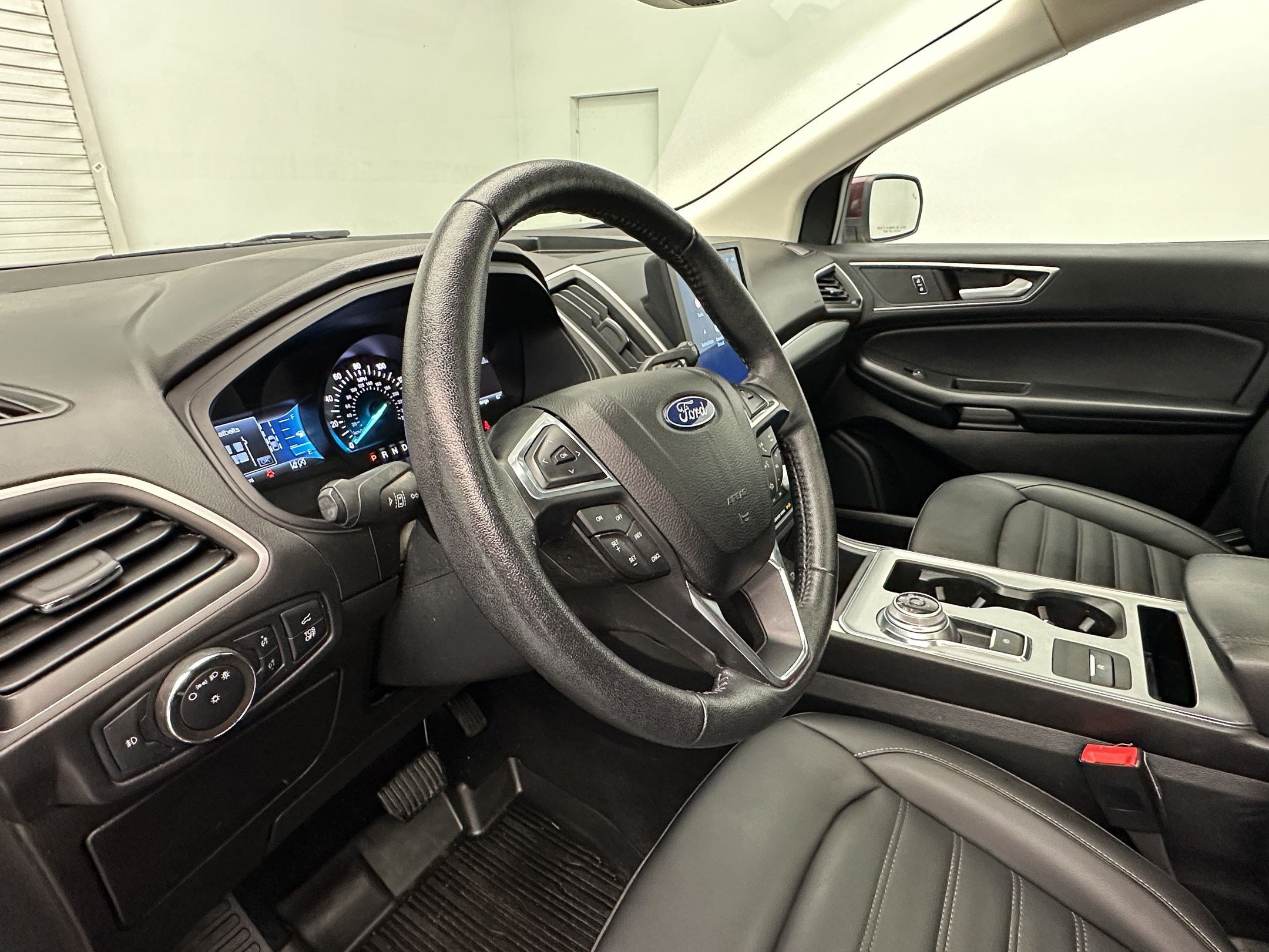 Used 2022 Ford Edge SEL w/ Convenience Package AWD/4WD image 4