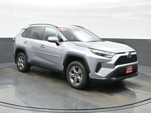 Used 2024 Toyota RAV4 XLE image 8