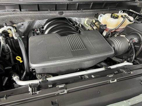 Used 2023 Chevrolet Suburban Premier image 34