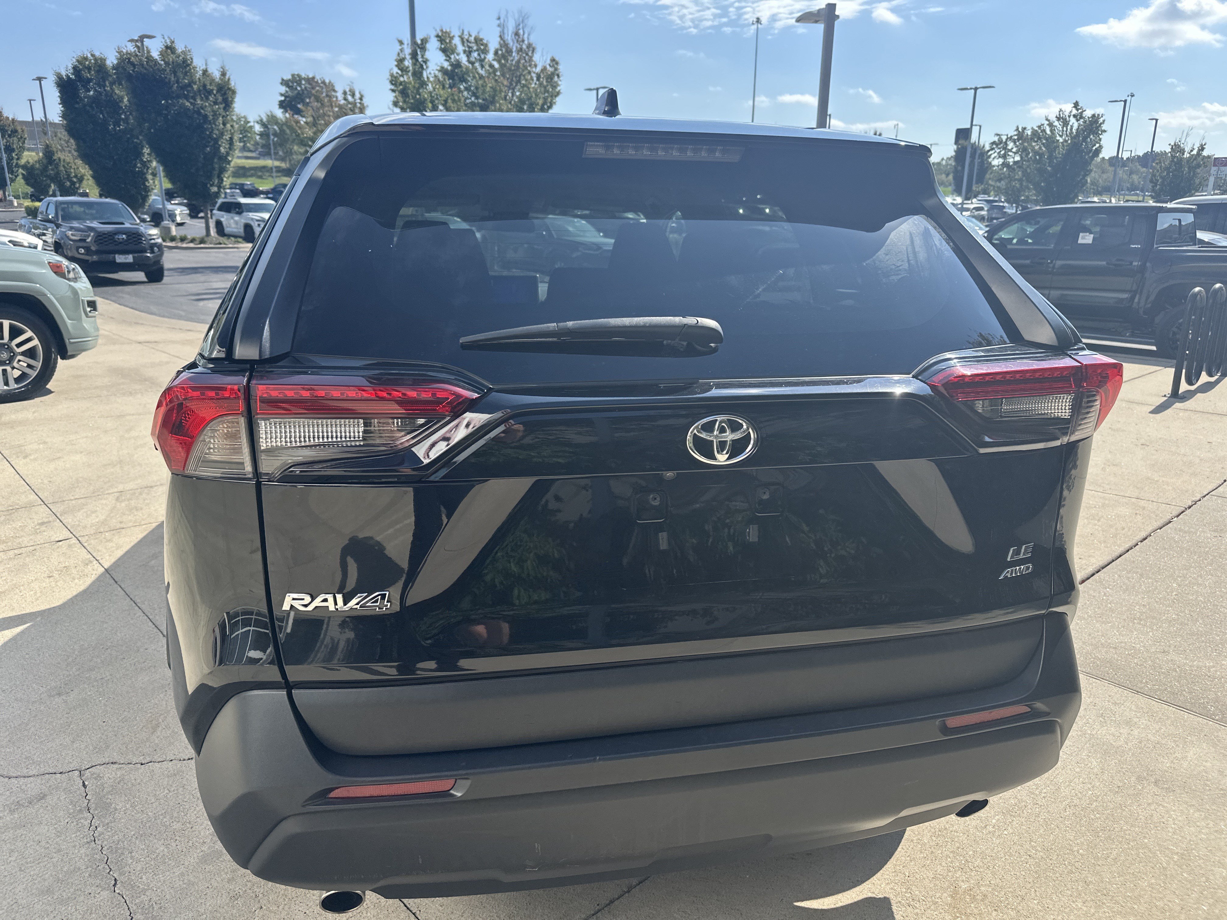 Used 2024 Toyota RAV4 LE AWD/4WD image 5