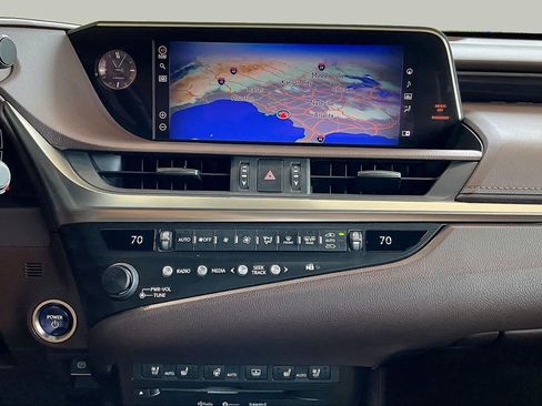 Used 2020 Lexus ES 300h Ultra Luxury w/ Accessory Package FWD image 6