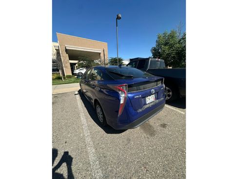 Used 2016 Toyota Prius Three w/ Advanced Technology Package FWD image 5