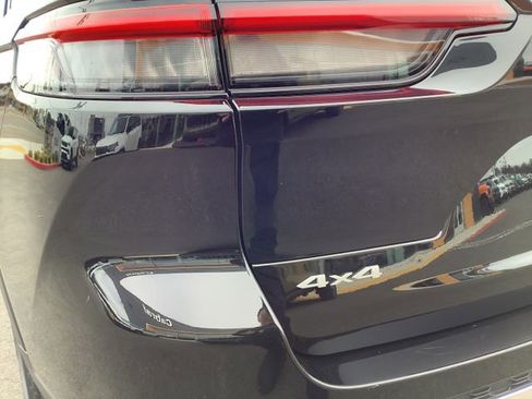 Used 2024 Jeep Grand Cherokee L Limited w/ Luxury Tech Group II image 49