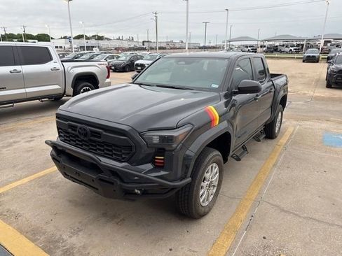 Used 2025 Toyota Tacoma SR5 AWD/4WD image 3