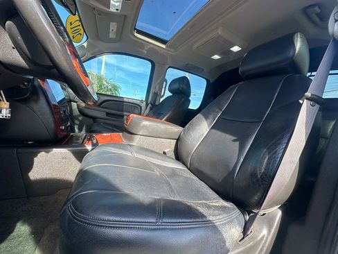 Used 2012 Chevrolet Avalanche LTZ image 20