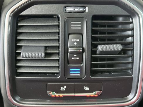 New 2025 Porsche Macan image 15