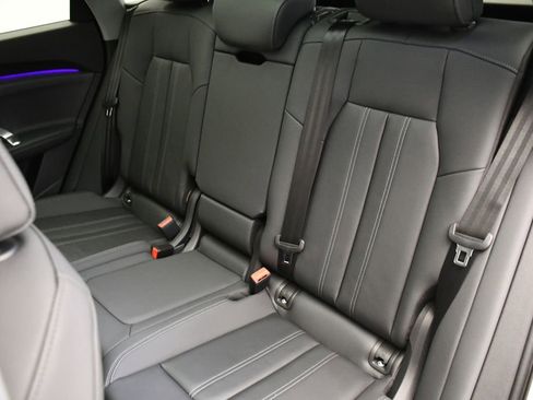 Used 2025 Audi Q5 Premium w/ Convenience Package image 43