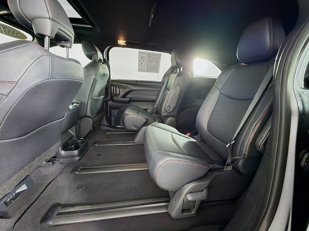 Used 2025 Toyota Sienna XSE AWD/4WD image 37