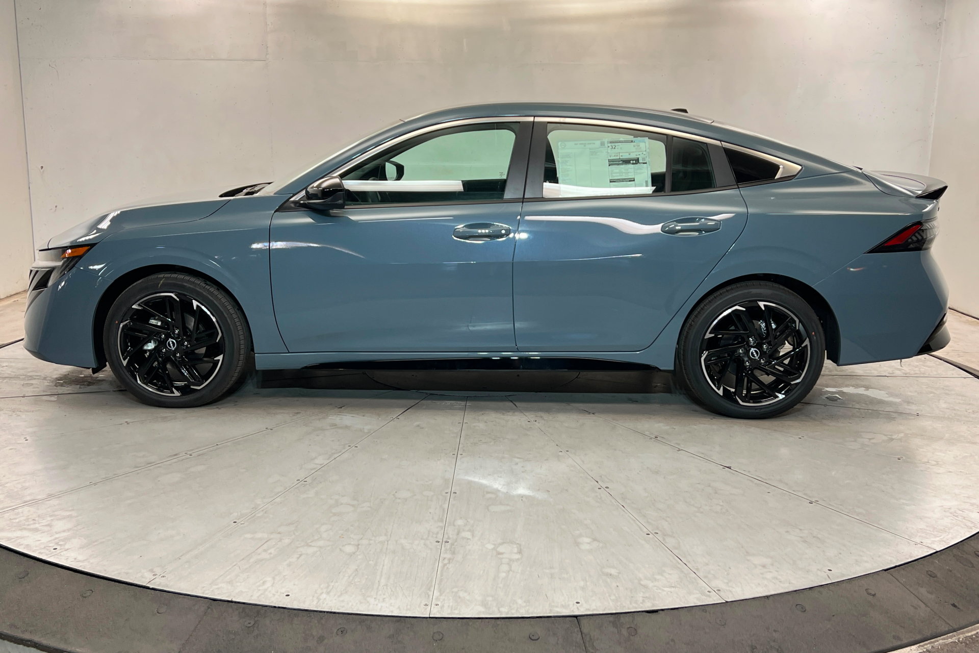 New 2027 Nissan Sentra SR w/ Floor Mat Package FWD image 2